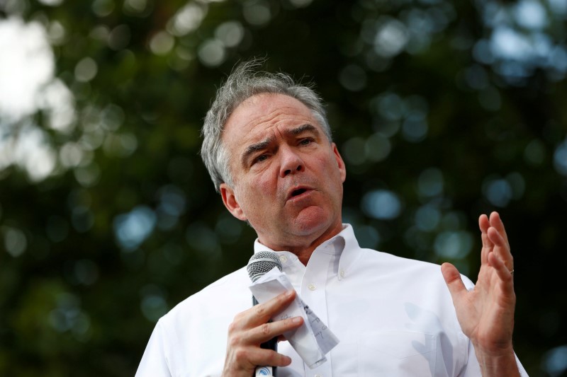 © Reuters. Democratic vice presidential nominee Senator Tim Kaine (D-VA) speaks at Fort Hayes Metropolitan Education Center in Columbus, Ohio