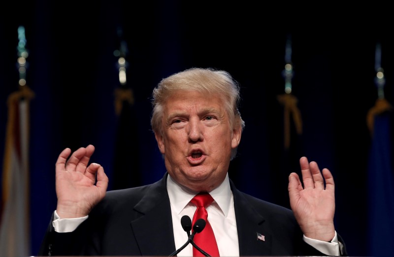 © Reuters. Republican presidential nominee Donald Trump speaks at the National Guard Association of the United States 138th General Conference and Exhibition in Baltimore