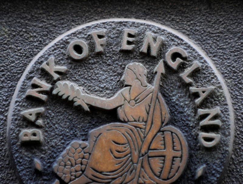 © Reuters. A plaque depicting Britannia is seen on the outside of the Bank of England in the City of London