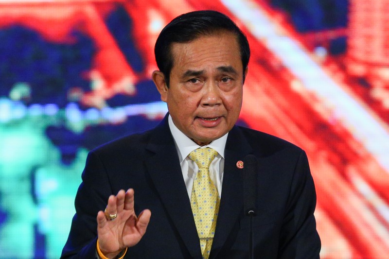 © Reuters. Thailand's Prime Minister Prayuth Chan-ocha speaks during an announcement the junta's two year accomplishments at Government House in Bangkok