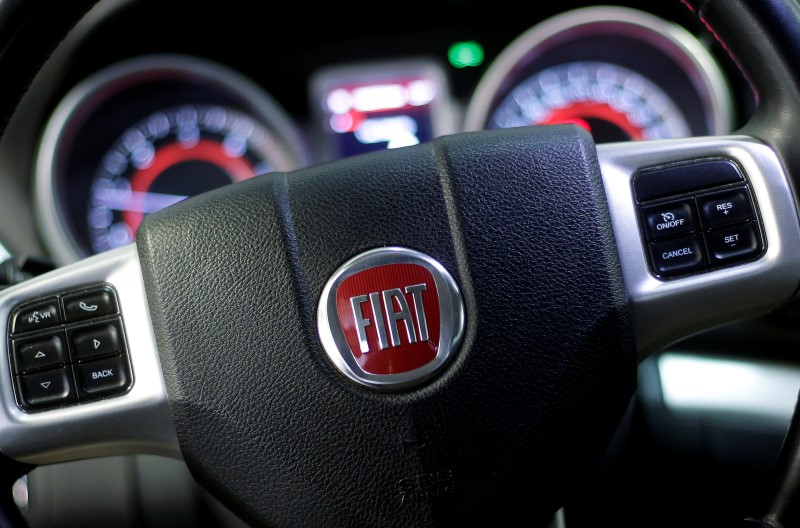 © Reuters. The Fiat logo is seen on the steering wheel of a Fiat "Freemont" model in a mechanic's workshop in Rome