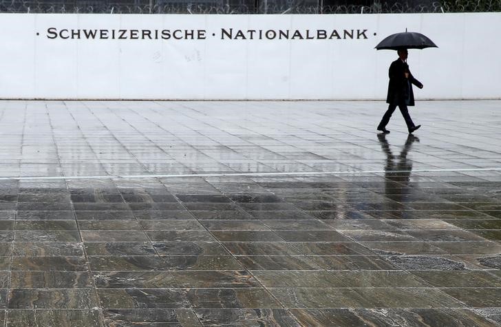 © Reuters. A man walks on the Federal Square in front of the Swiss National Bank in Bern