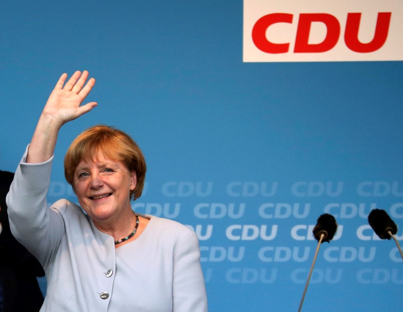 © Reuters. German Chancellor and chairwoman of the CDU Merkel waves during an election campaign rally for local city elections in Berlin