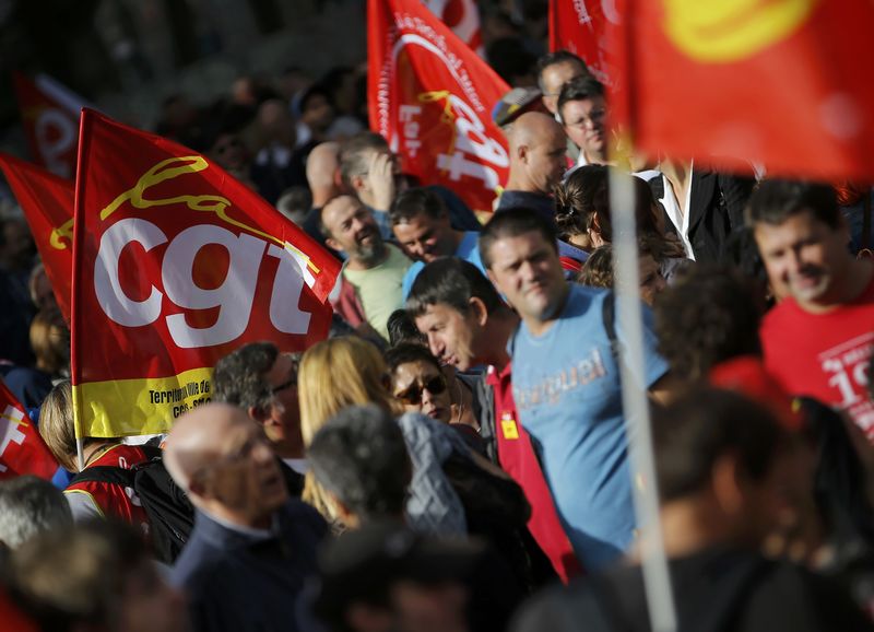 © Reuters. Manifestantes protestam contra reforma trabalhista na França