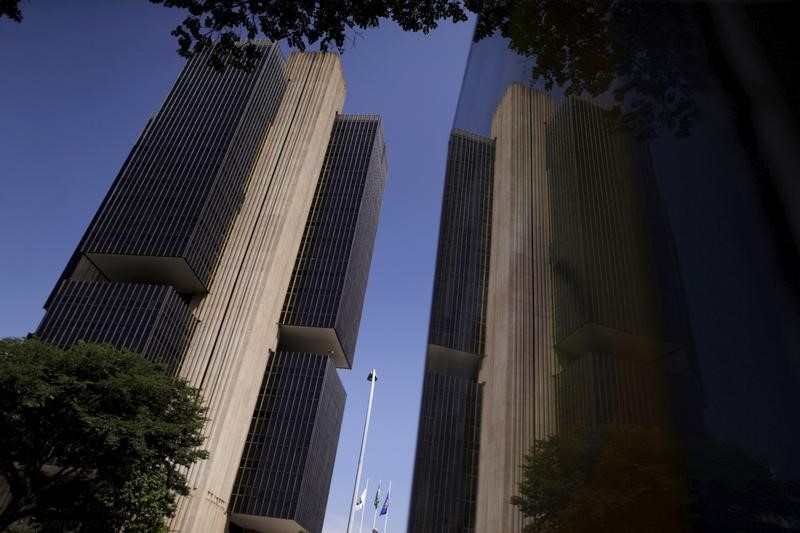 © Reuters. The central bank headquarters building is seen in Brasilia