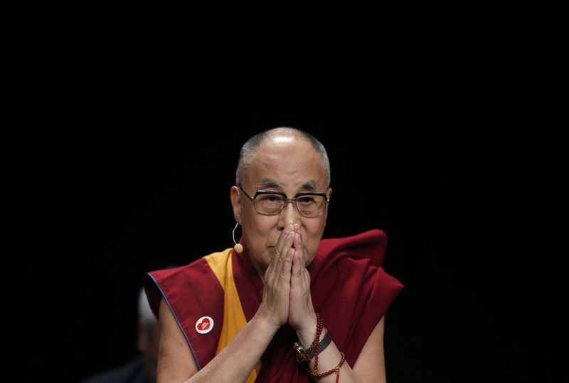 © Reuters. Tibet's exiled spiritual leader the Dalai Lama attends a meeting with youth in Strasbourg