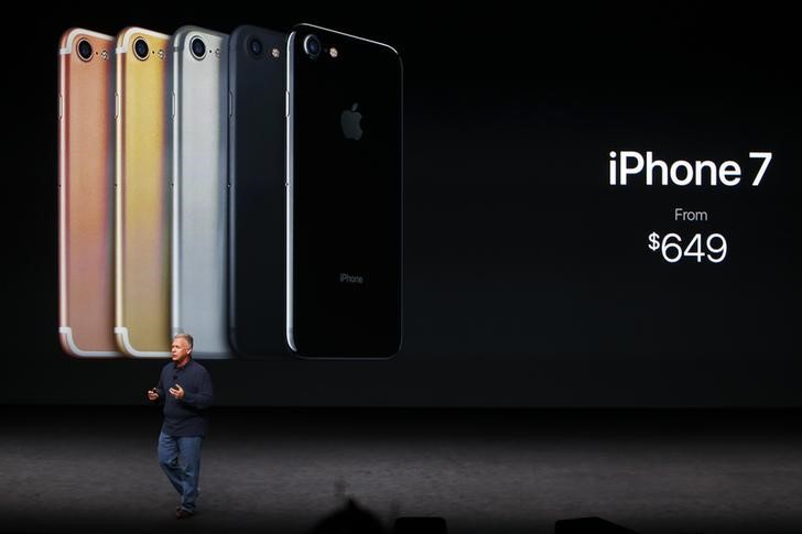 © Reuters. Phil Schiller  apresenta o  iPhone 7 durante evento em  San Francisco