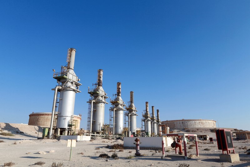 © Reuters. View shows pipelines at the Zueitina oil terminal in Zueitina, west of Benghazi