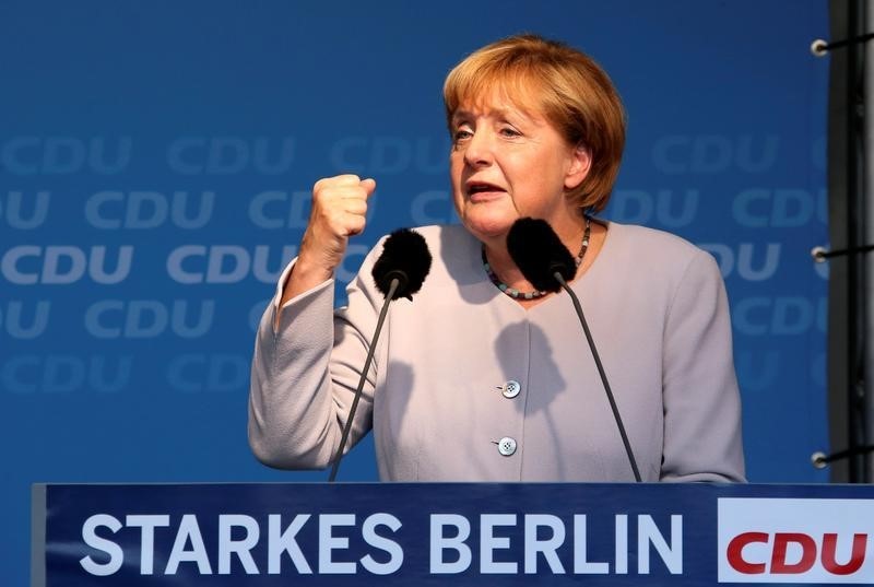 © Reuters. German Chancellor and chairwoman of the CDU Merkel addresses supporters during an election campaign rally for local city elections in Berlin