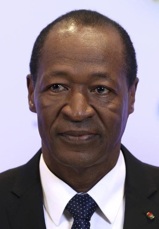 © Reuters. Burkina Faso's President Compaore poses during an EU-Africa summit in Brussels