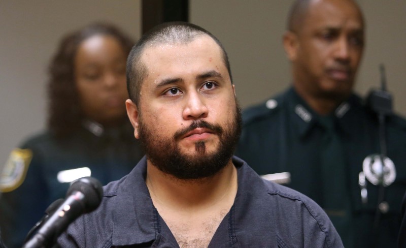 © Reuters. George Zimmerman listens to judge during a first-appearance hearing in Sanford, Florida