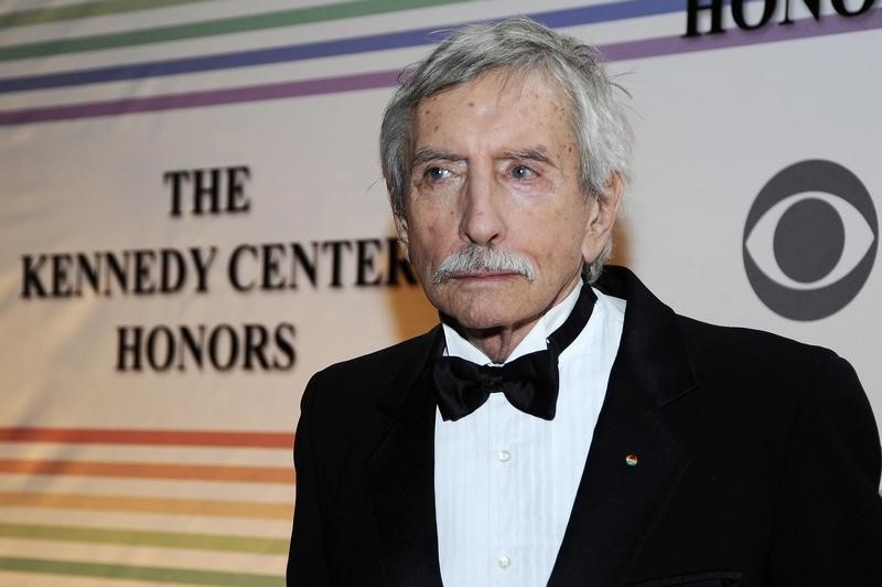 © Reuters. Edward Albee arrives on the red carpet for the Kennedy Center Honors at the Kennedy Center in Washington