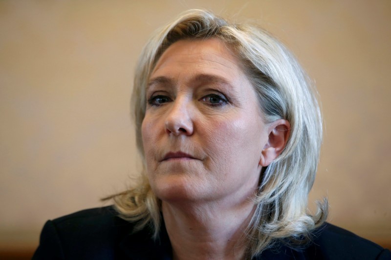 © Reuters. France's far-right National Front political party leader Marine Le Pen attends a news conference at the National Assembly in Paris
