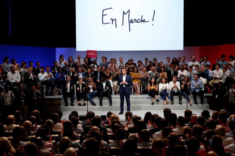 © Reuters. MACRON MEILLEUR CANDIDAT DE LA GAUCHE POUR LES FRANCAIS SELON UN SONDAGE ODOXA