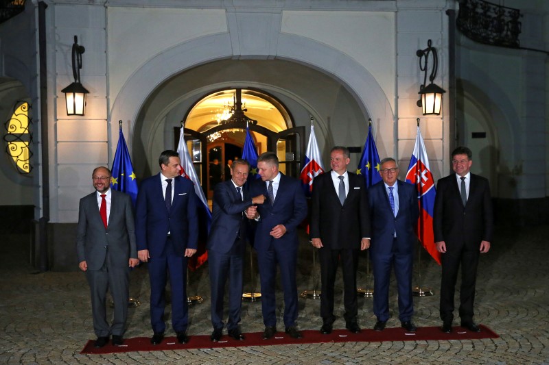 © Reuters. EU Council President Tusk, EU Commission President Juncker and EU Parliament President Schulz pose with Slovakia's Prime Minister Fico in Bratislava