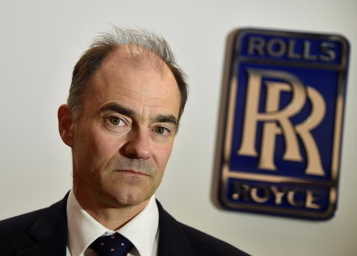 © Reuters. Warren East, CEO of Rolls-Royce, poses for a portrait at the company aerospace engineering and development site in Bristol in Britain