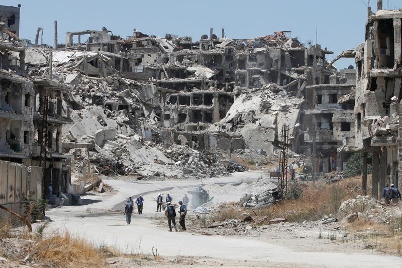 © Reuters. خطط الإجلاء من حمص تزيد الضغوط على الهدنة في سوريا