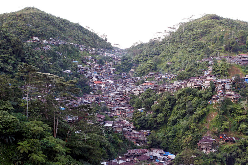 © Reuters. A view shows the gold mining town of Diwalwal