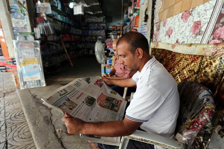 © Reuters. صحفيون فلسطينيون يخشون التضييق على حرية الإعلام في غزة والضفة