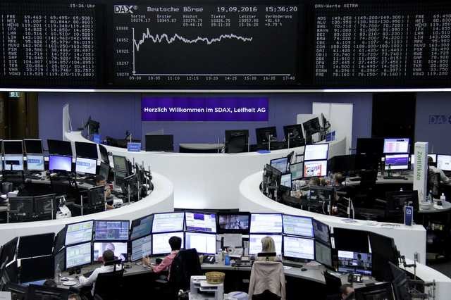 © Reuters. Acciones europeas se recuperan, ayudadas por sectores financiero y materias primas