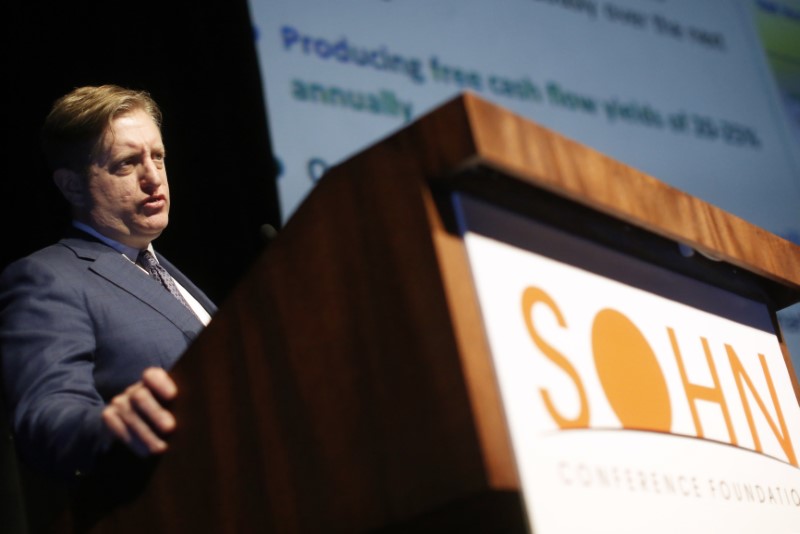 © Reuters. Steve Eisman, money manager for FrontPoint Partners, speaks at the Sohn Investment Conference in New York