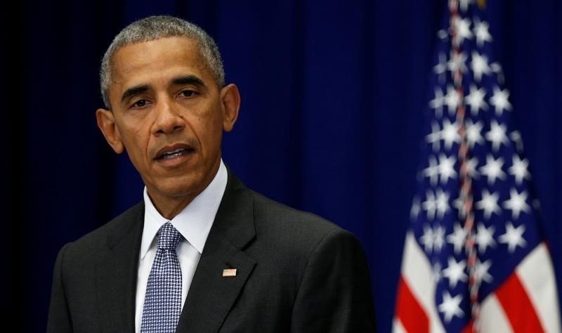 © Reuters. أوباما يثني على شرطي أطلق النار على مهاجم مينيسوتا في غير وقت عمله