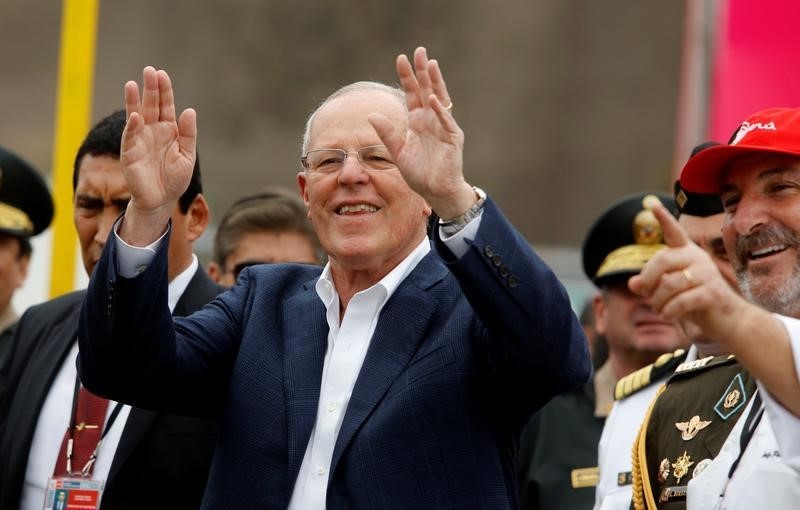 © Reuters. Peru's President Kuczynski attends the opening ceremony of the Mistura gastronomic fair, which is promoting Peruvian cuisine by showcasing food and products from all over the country, in Lima