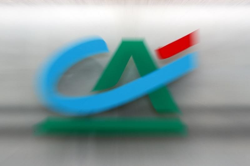 © Reuters. Crédit Agricole bank logo in Paris