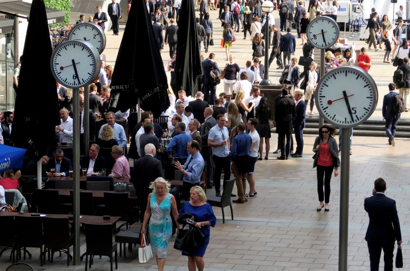 © Reuters. People talk and drink in the bars in London's Canary Wharf financial district