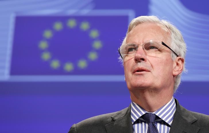 © Reuters. EU Commissioner for Internal Market and Services Barnier addresses a news conference in Brussels