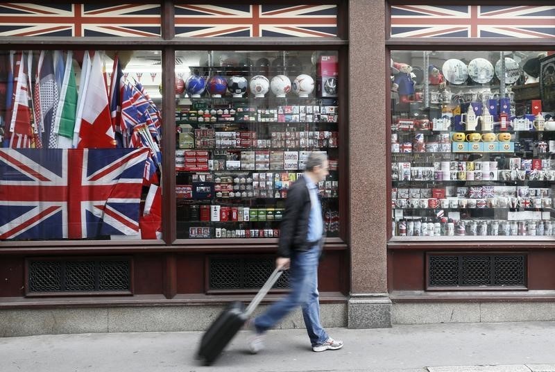 © Reuters. A man walks past a souvenir shop in London