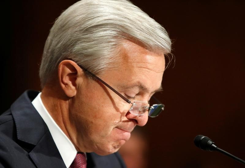 © Reuters. Wells Fargo CEO Stumpf testifies before Senate Banking Committee hearing on firm's sales practices on Capitol Hill in Washington