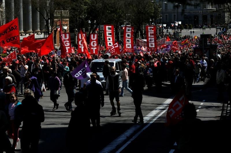 © Reuters. España estudiará la decisión del tribunal europeo sobre contratos temporales y fijos