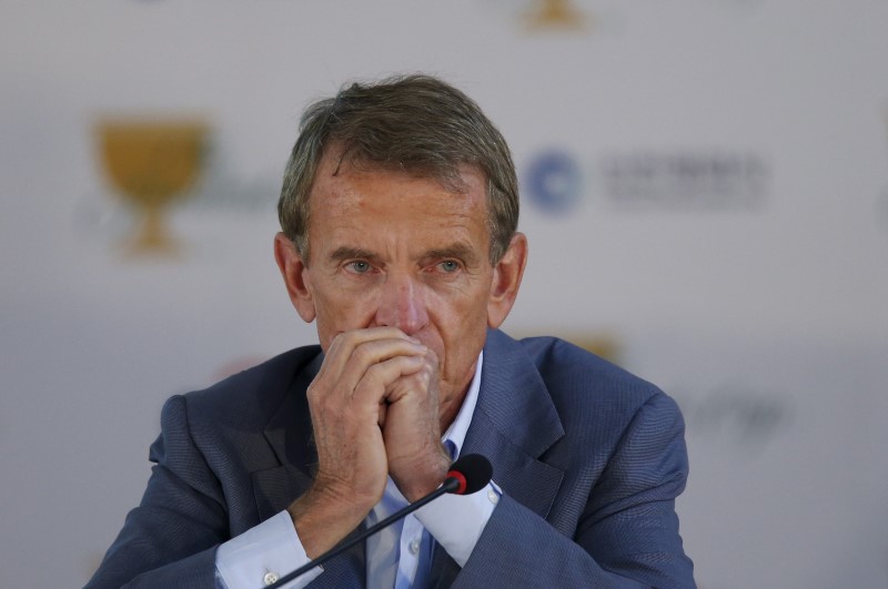 © Reuters. PGA Tour Commissioner Tim Finchem attends a news conference during the 2015 Presidents Cup golf tournament in Incheon, South Korea