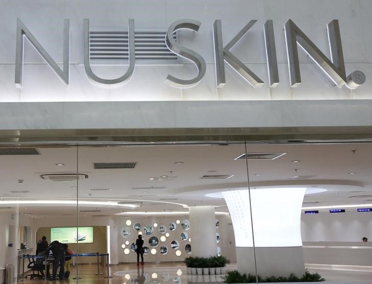 © Reuters. The logo of Nu Skin is seen at its "experience centre", where customers can sample and purchase the company's products, in Beijing