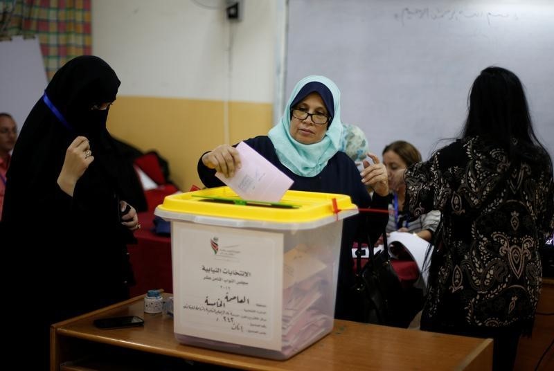 © Reuters. توقعات بعودة الإسلاميين في انتخابات الأردن بعد تغيير صورتهم