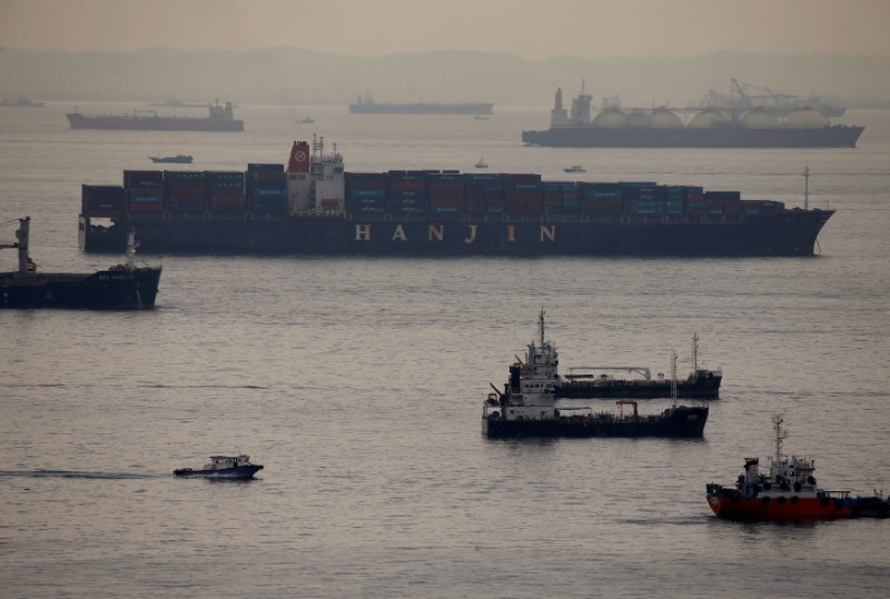 © Reuters. Container vessel Hanjin Rome sits in the eastern anchorage area in Singapore