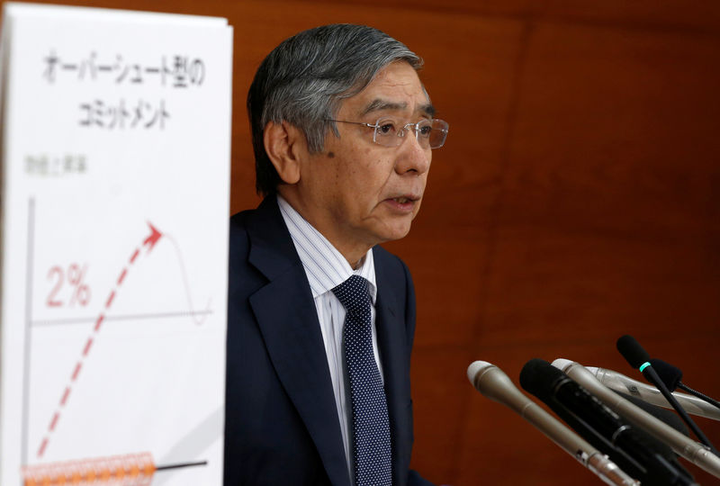 © Reuters. BOJ Governor Kuroda attends a news conference at the BOJ headquarters in Tokyo