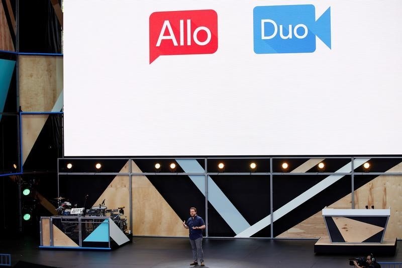 © Reuters. Erik Kay introduces Allo and Duo during the Google I/O 2016 developers conference in Mountain View, California