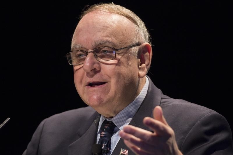 © Reuters. Leon Cooperman, chairman and CEO of  Omega Advisors, speaks during the Sohn Investment Conference in New York