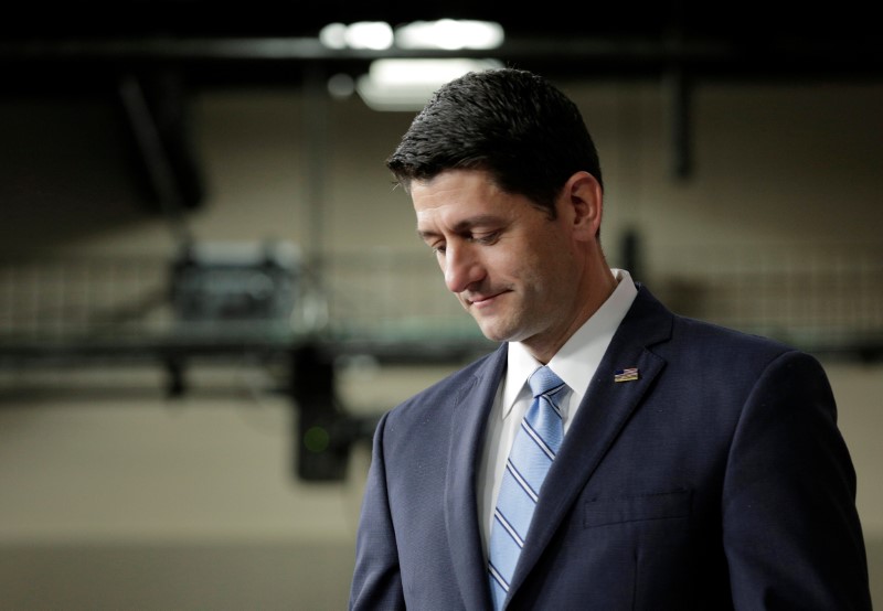 © Reuters. Speaker of the House Paul Ryan (R-WI) arrives for a news conference in Washington.