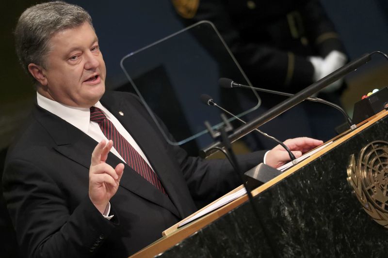 © Reuters. President Petro Poroshenko of Ukraine addresses the United Nations General Assembly in New York