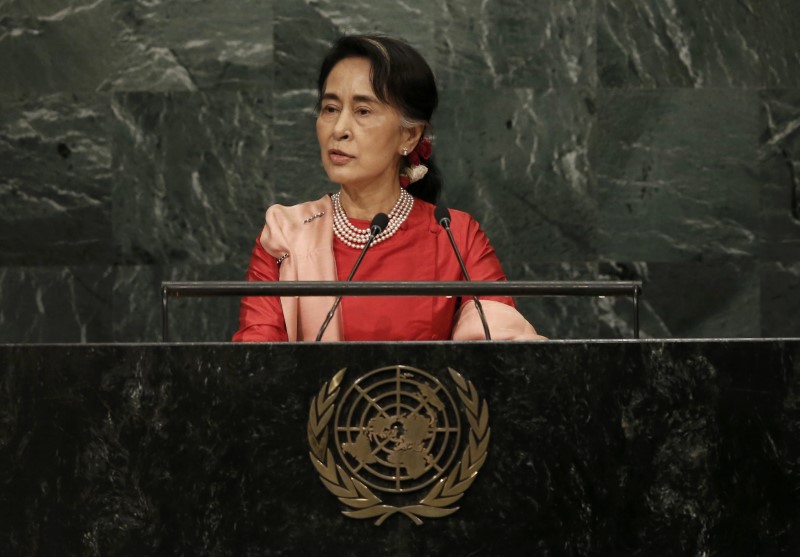 © Reuters. Myanmar's Minister of Foreign Affairs Aung San Suu Kyi addresses the 71st United Nations General Assembly in New York