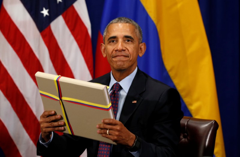 © Reuters. Obama meets with Colombian President Santos in New York