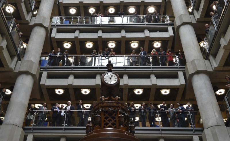 © Reuters. Employees look out over the main atrium of Lloyd's of London insurance market in the City of London