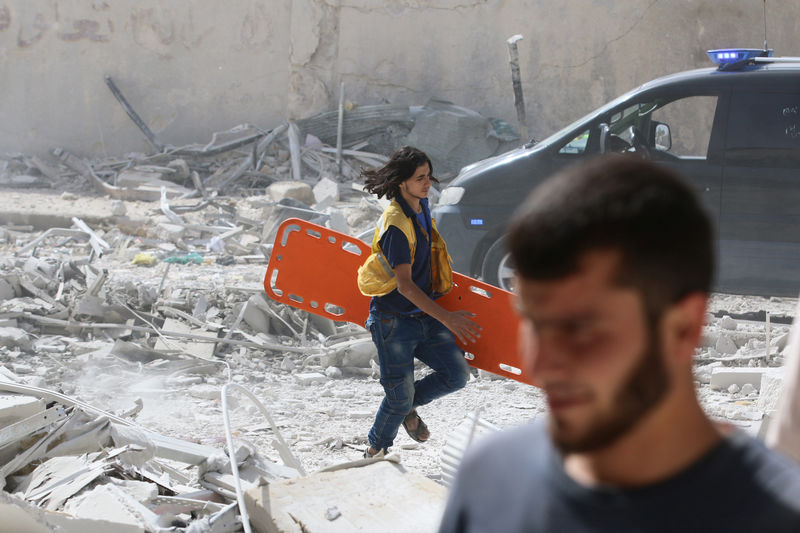 © Reuters. Aviones bombardean distritos de Alepo, dicen Observatorio Sirio y rebeldes