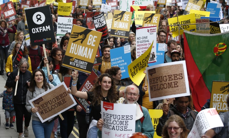 © Reuters. Demonstrators including refugees march to the Houses of Parliament during a protest in support of refugees, in London