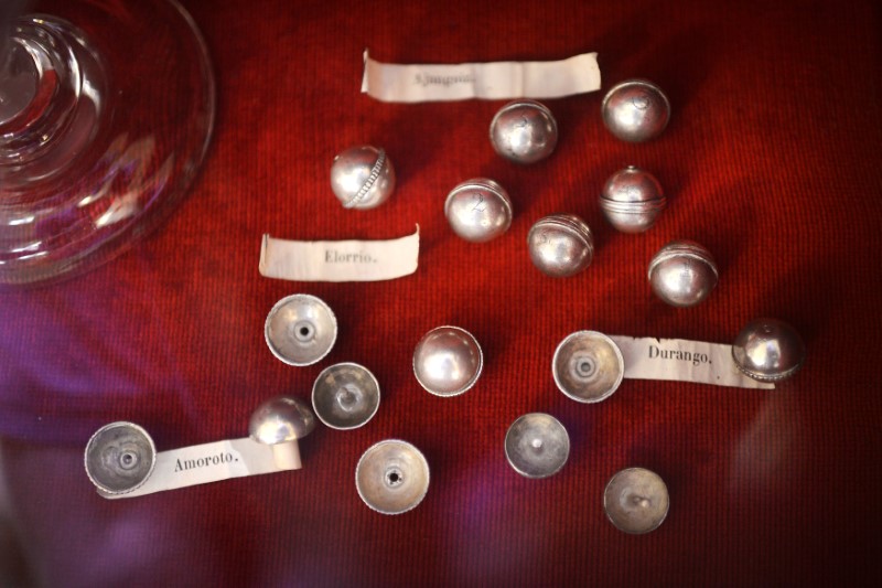 © Reuters. Silver voting balls in the form of acorns dating back to the seventeenth century are displayed at the assembly house in the Basque town of Guernica