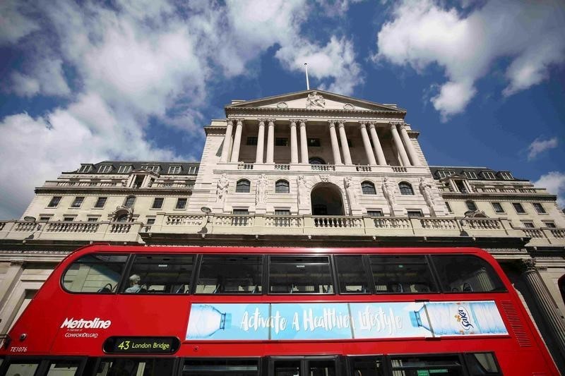 © Reuters. STABLITÉ DE LA BANQUE D'ANGLETERRE EN DANGER