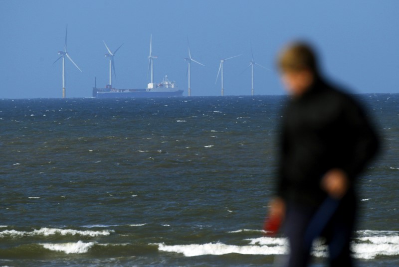 © Reuters. A ship sails past the Barrow offshore wind farm off the coast of Cumbria
